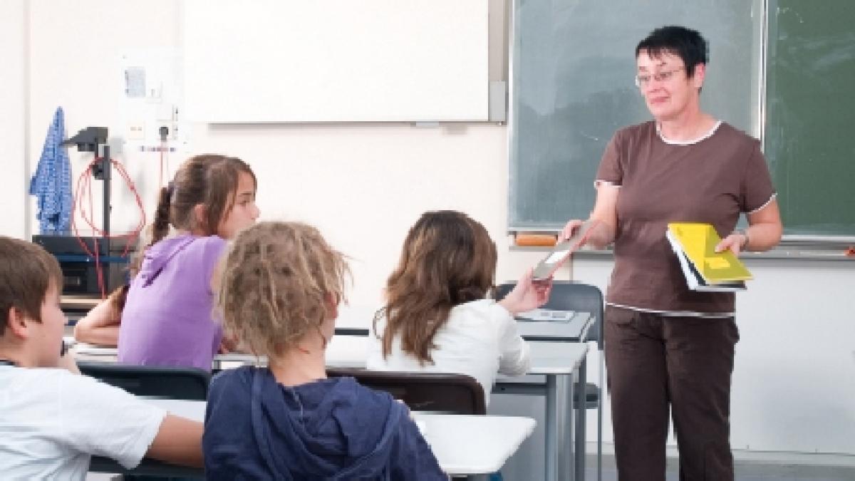 Profesoară din Constanţa, bătută de părinţii unui elev chiar în clasă, în timpul unei ore