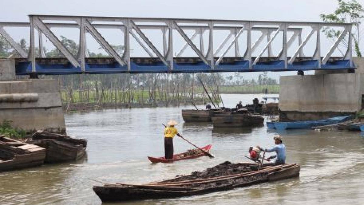 O navă cu 250 de afgani şi iranieni s-a scufundat în largul insulei Java, Indonezia