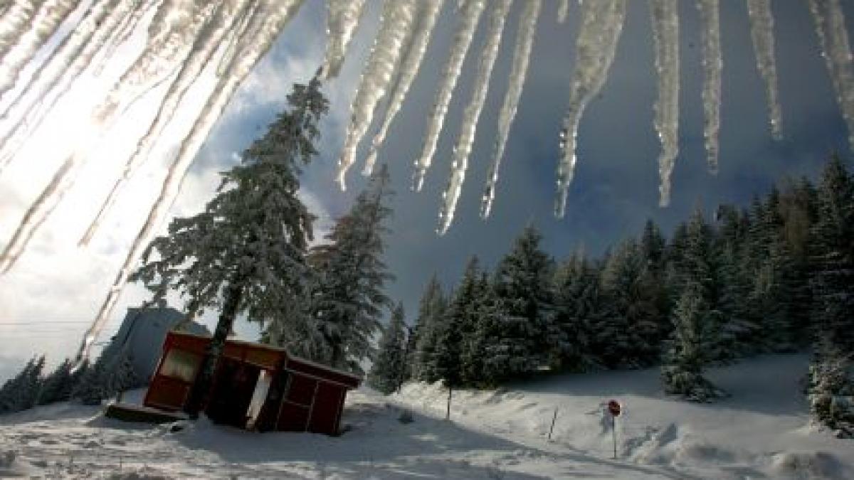 Românii nu au bani, dar pensiunile de la munte sunt rezervate