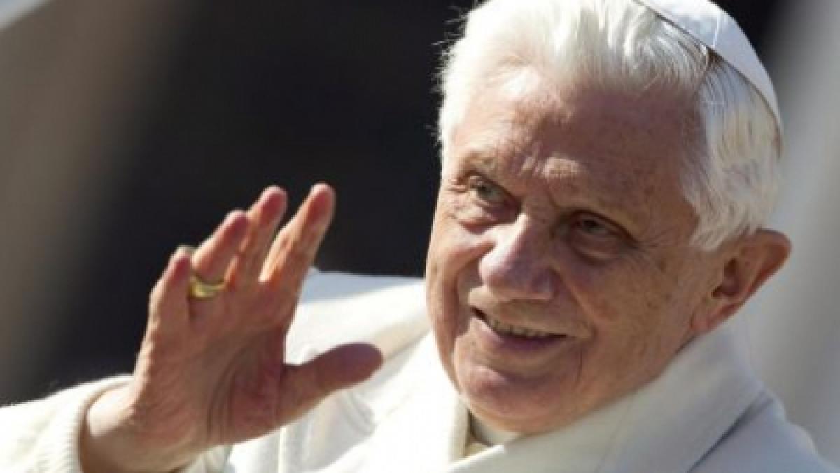 Sănătatea Suveranului Pontif, sub semnul întrebării. Surse din Vatican susţin că Papa se deplasează cu o platformă mobilă