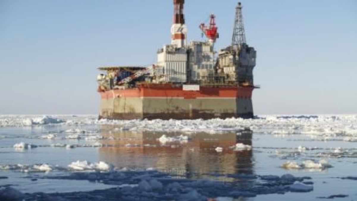 13 morţi şi 40 de dispăruţi, noul bilanţ al scufundării platformei petroliere din Rusia