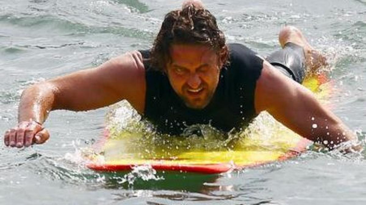 Actorul Gerard Butler, salvat de la înec după un accident de surfing în timpul unor filmări