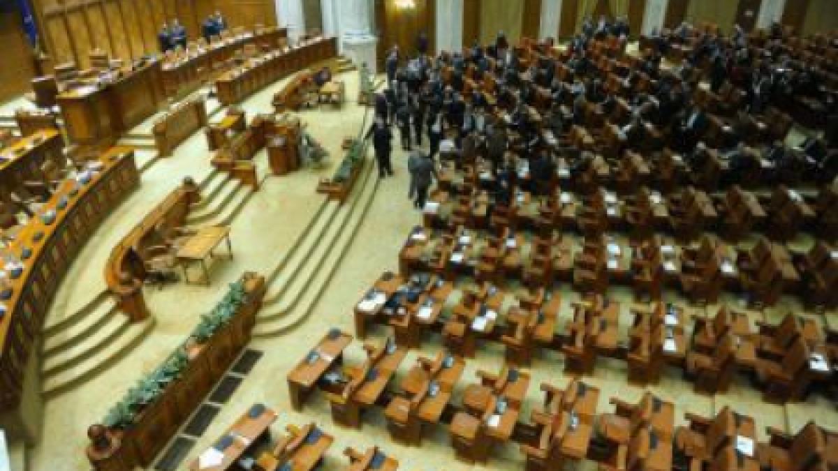 Scandal la şedinţa solemnă din Parlament, membrii PSD au părăsit plenul