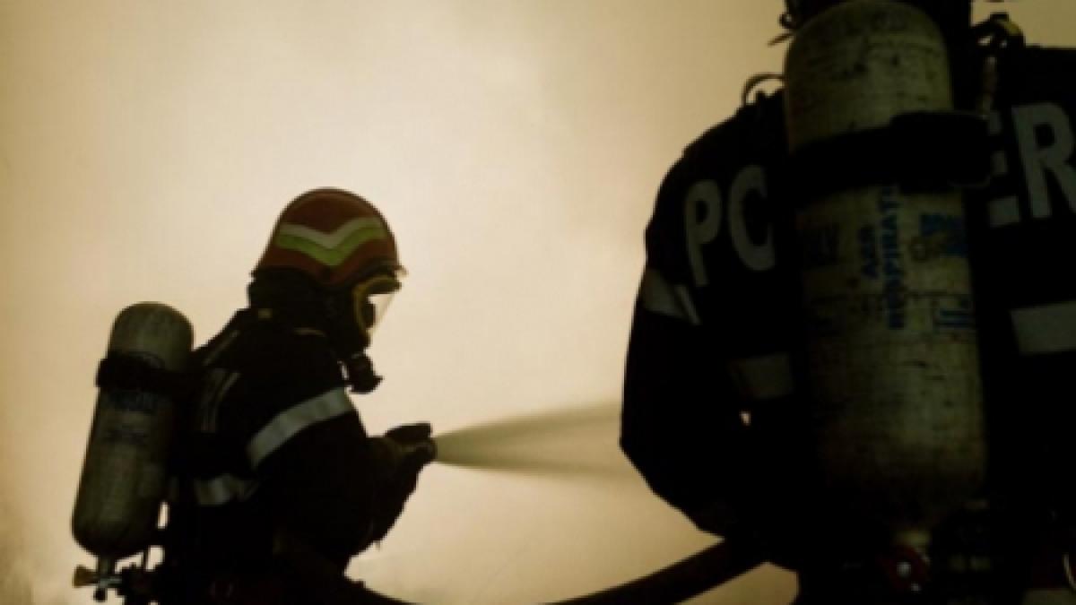 Incendiu la Filarmonica &quot;Banatul&quot; din Timişoara: Angajaţii au fost evacuaţi după producerea unei explozii