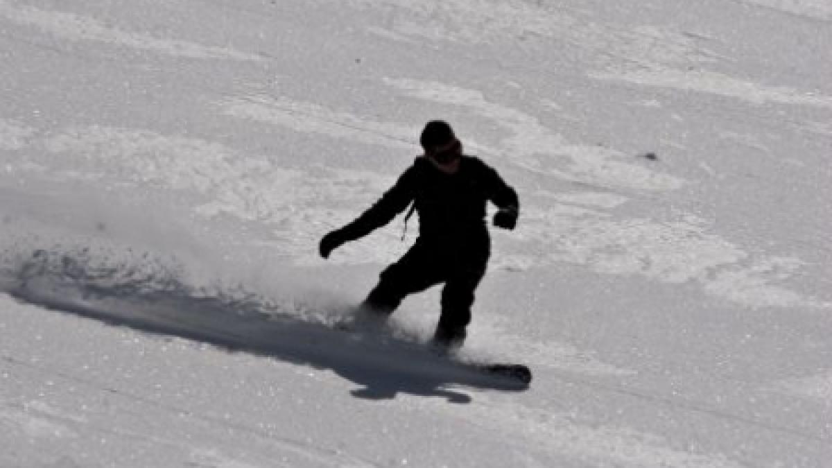 Pe pârtie sau la piscină. Vezi cum au dat românii jos caloriile câştigate la masa de Crăciun