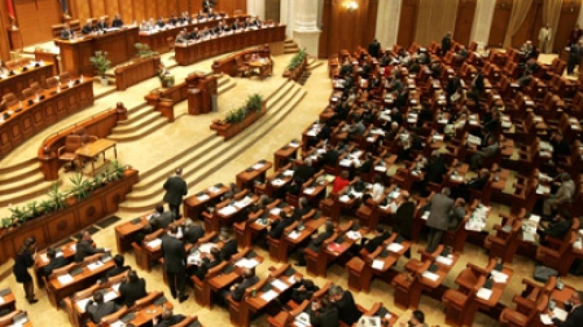 Camera Deputaţilor vrea să cumpere dulciuri de 36.000 lei