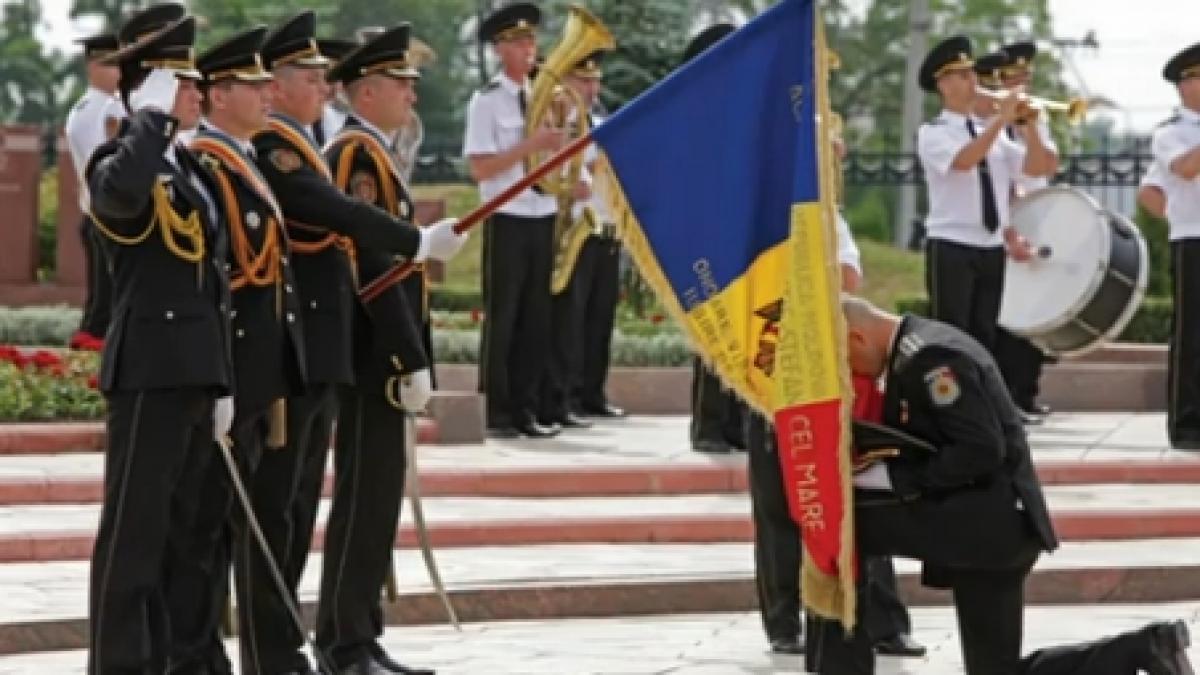 Republica Moldova îşi ridică în slăvi &quot;bravii poliţişti&quot; într-un imn oficial închinat oamenilor legii