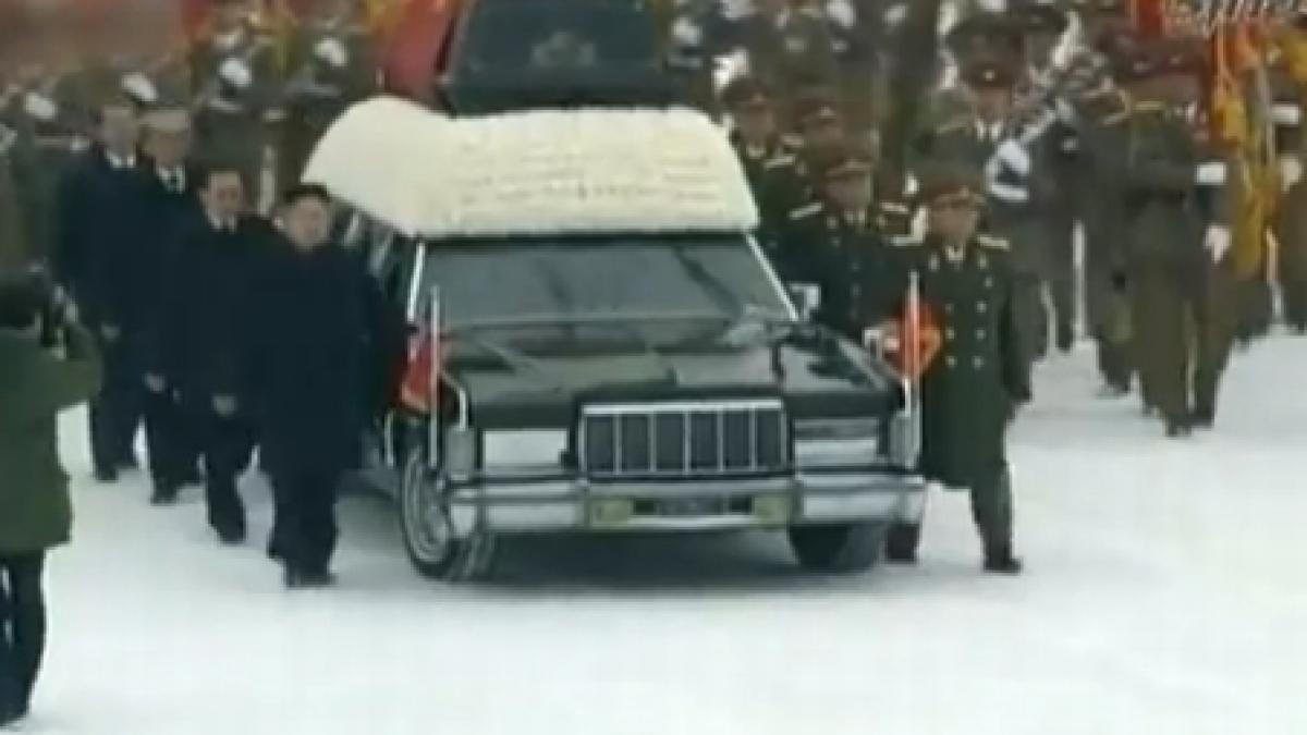 Kim Jong-il a fost condus pe ultimul drum cu o limuzină Lincoln Continental, deşi ura SUA