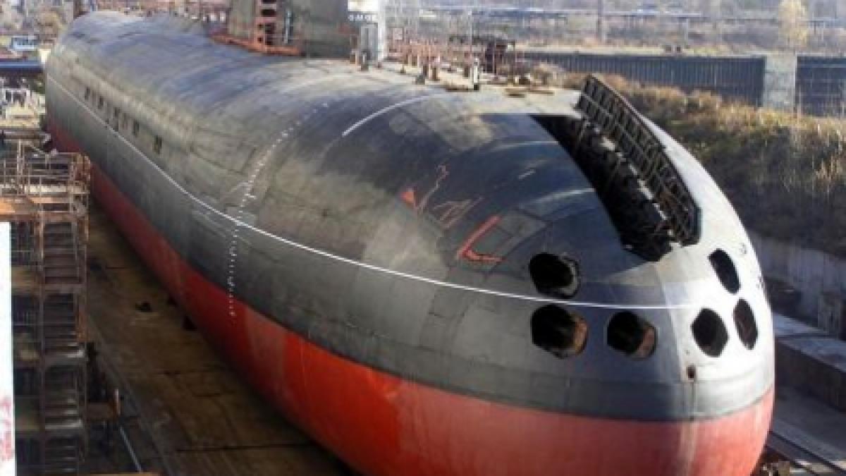 Incendiul de la submarinul nuclear rusesc a fost stins după 20 de ore