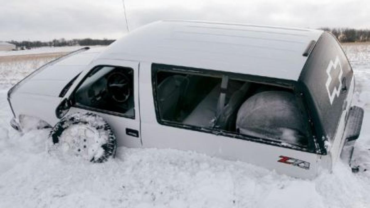 Bulgaria: Cinci turişti români blocaţi în zăpadă, salvaţi de pompieri