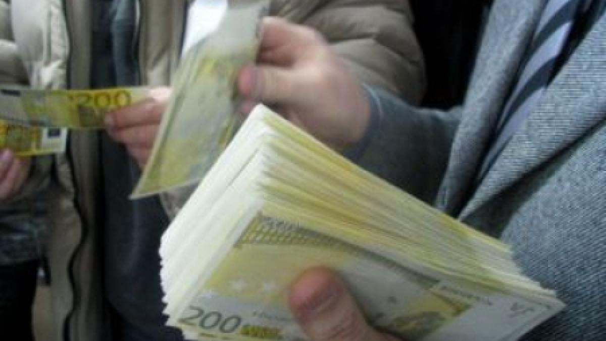 O poliţistă din Brăila a fost trimisă în judecată sub acuzaţia că a luat mită 16.000 de euro