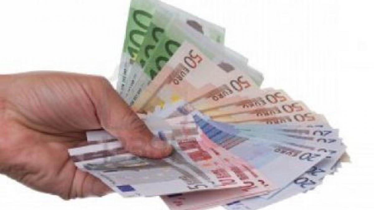 Taxă nouă pentru românii din Italia. Vezi cât va costa eliberarea permisului de şedere