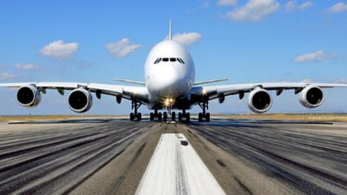 Aeronava Airbus 380, retrasă din traficul aerian. Au fost descoperite fisuri la aripile avioanelor