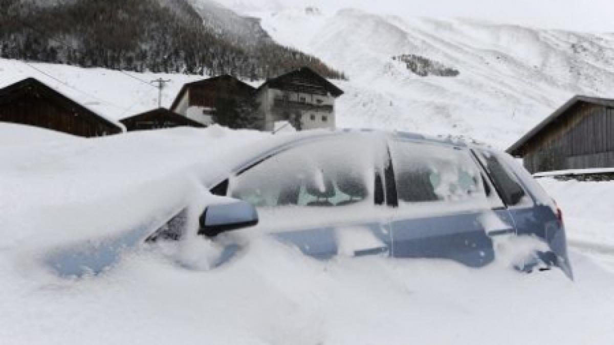 Staţiuni montane din Alpi, izolate din cauza ninsorilor care vin „o dată la 10 ani“