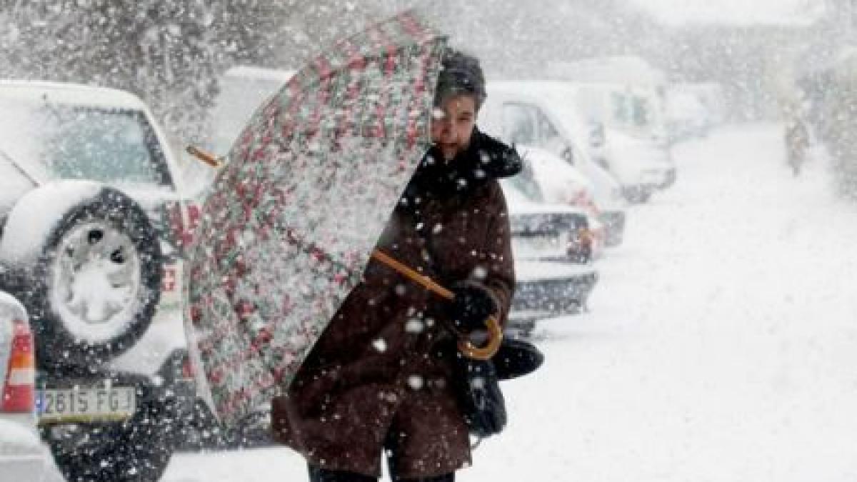 Se întorc nămeţii! Avertizare de vânt puternic şi ninsoare. Vezi prognoza meteo pentru weekend