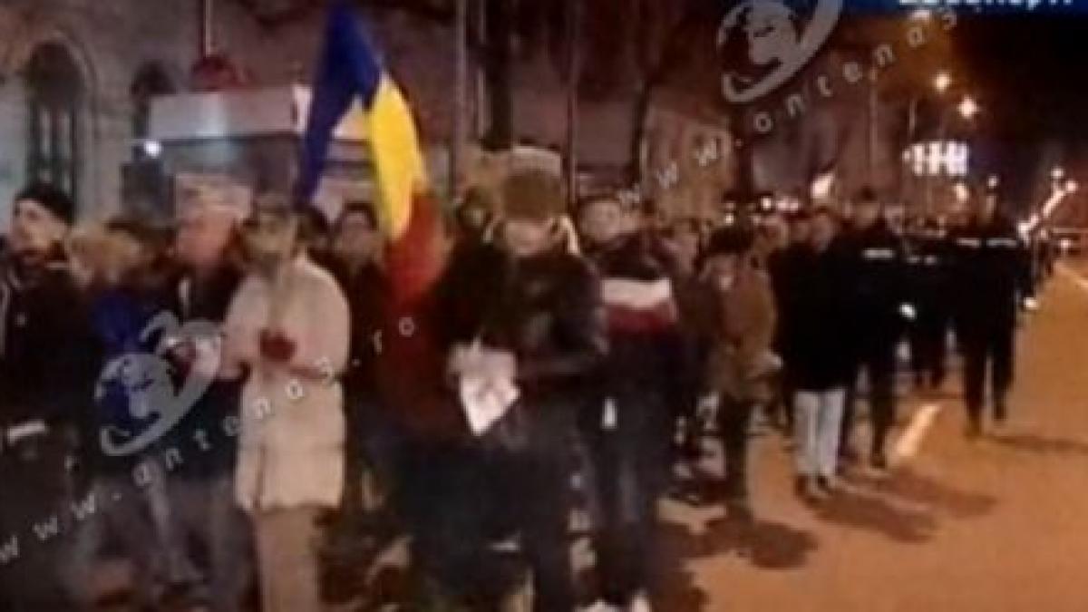 Protestatarii de la Cotroceni: Sperăm să îl dăm jos pe Traian Băsescu!