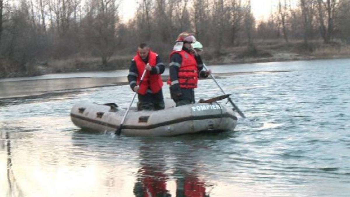 Plecat la pescuit, şi-a găsit sfârşitul într-un lac îngheţat. Trupul lui nu a fost găsit încă