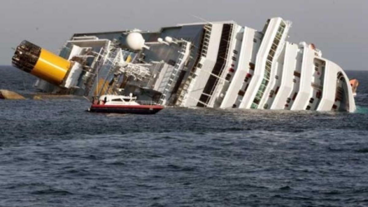 Vasul Costa Concordia, scufundat parţial în Italia, ar putea fi mutat cu ajutorul unor baloane imense