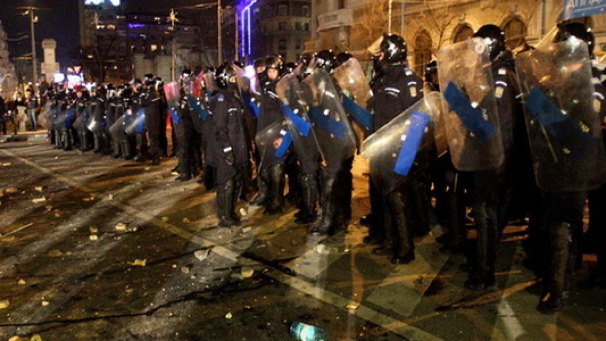 Secţiile de poliţie, pline de protestatari care au refuzat să se legitimeze. NU aveau obiecte periculoase asupra lor