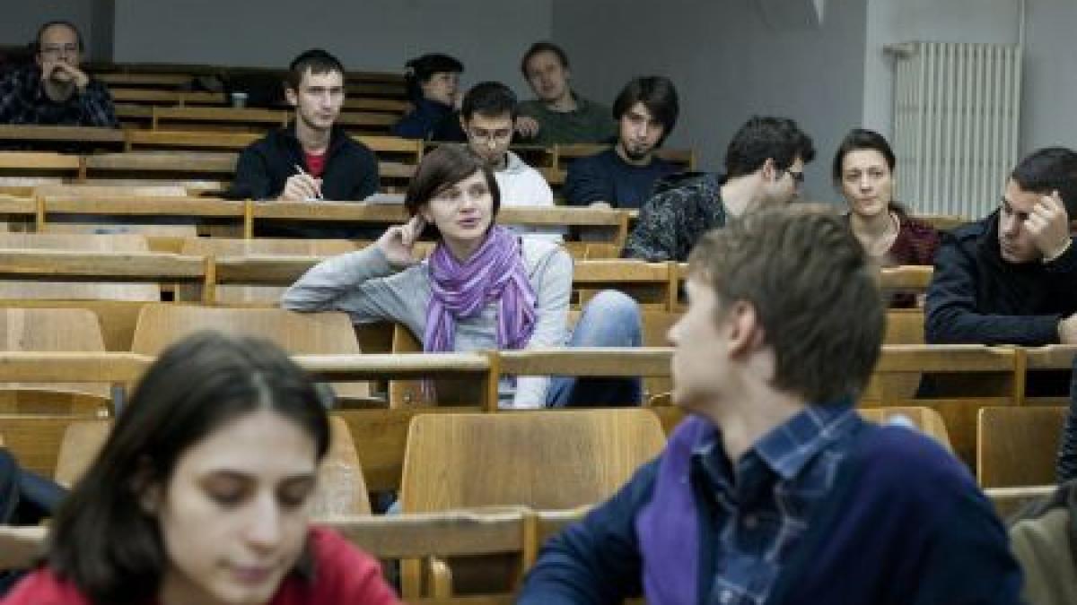 Criza prelungeşte vacanţa. Încă două săptămâni de &quot;concediu&quot; pentru studenţii de la universitatea din Târgu Jiu