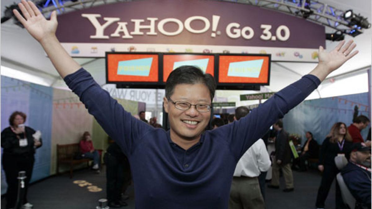 Demisie la Yahoo! Cofondatorul Jerry Yang a renunţat la toate funcţiile deţinute în companie