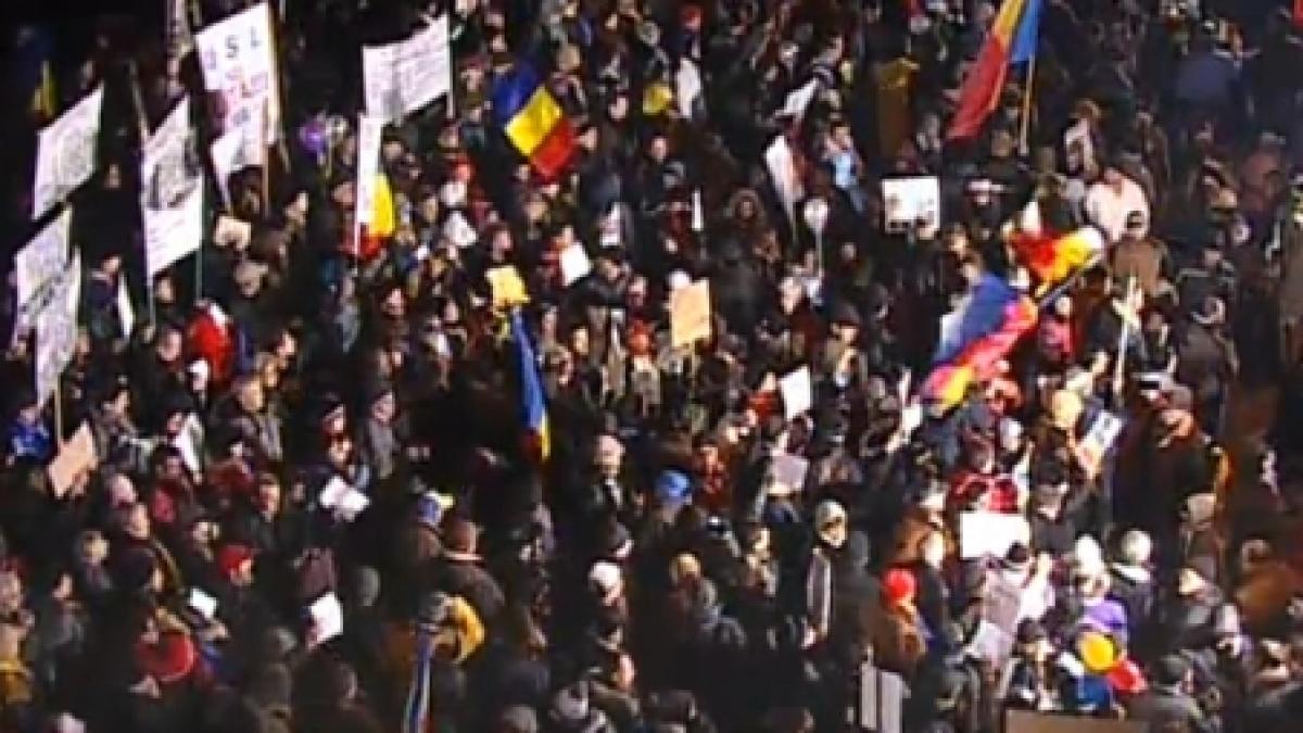 A opta zi de proteste. Incidente la finalul protestelor din București. Zeci de oameni au fost reținuți