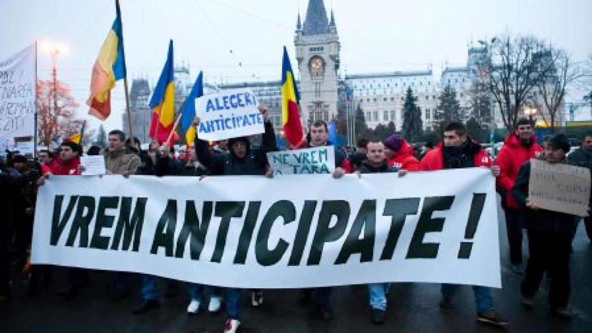 A noua zi de proteste. Manifestanţii revin în Piaţa Universităţii. Patru jandarmi sunt cercetaţi pentru violenţe