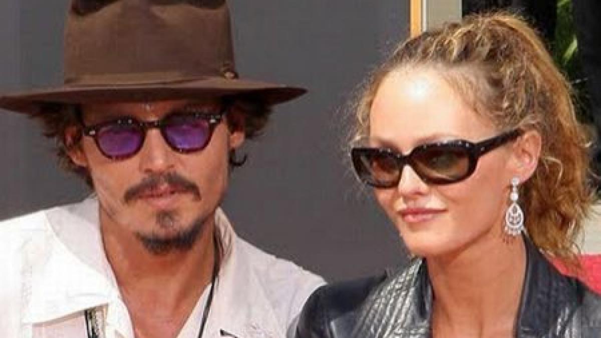 Probleme în...Paradis! Johnny Depp s-a despărţit de Vanessa?