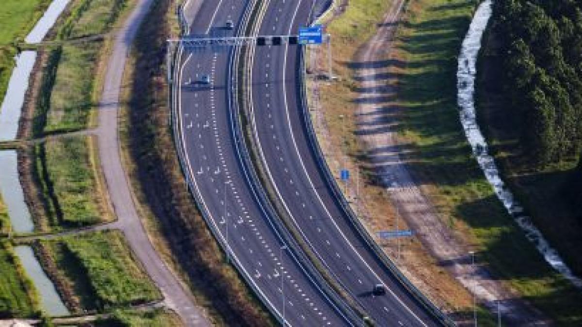 Un român a murit după ce prietenii care îl transportau au ratat ieşirea de pe autostradă