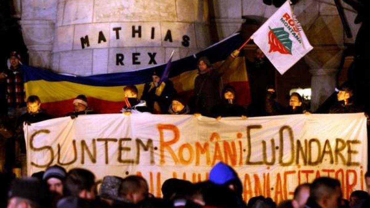 USL: &quot;PDL-ul crede că încă se mai poate salva.&quot; Puterea rămâne mută la protestele din stradă