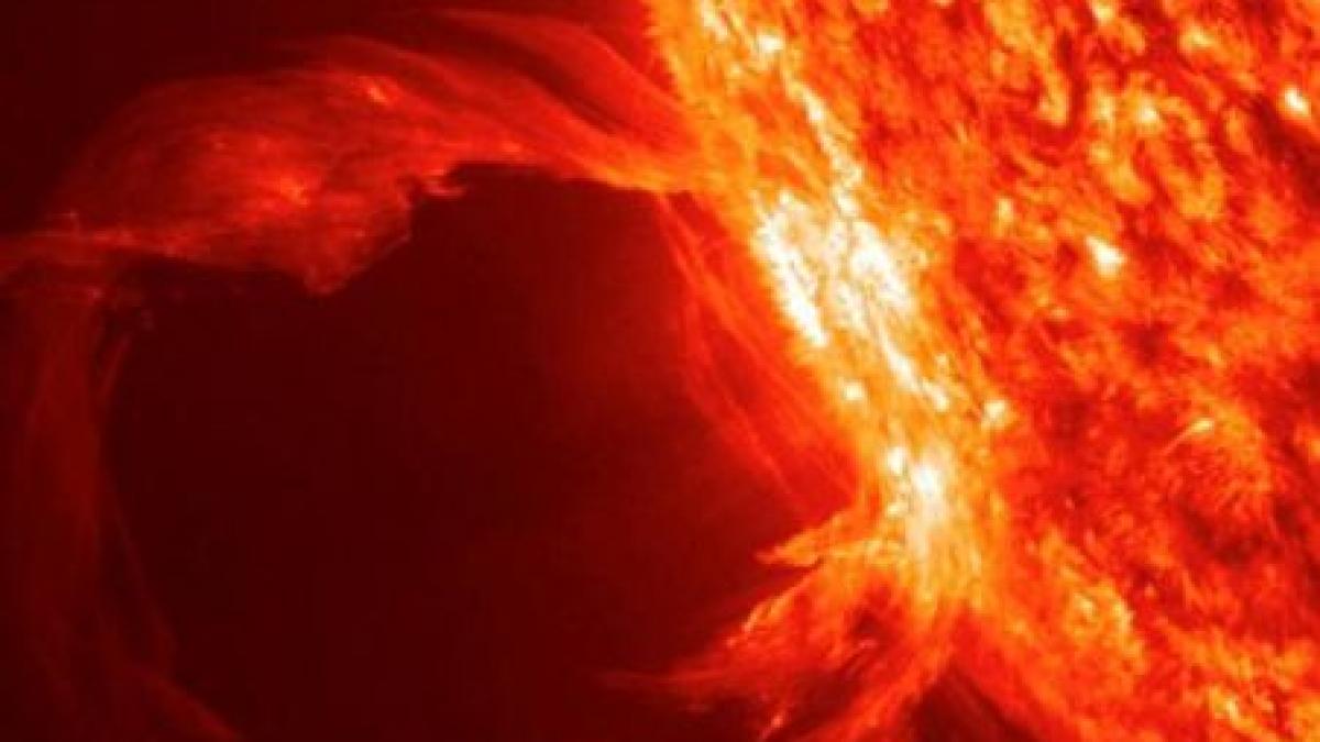 Explozii solare ameninţă România. Când va fi baia de radiaţii periculoase