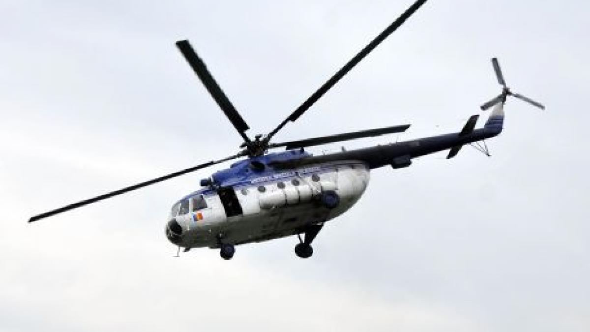 Emil Boc din elicopter: Situaţia reintră în normal, încet dar sigur