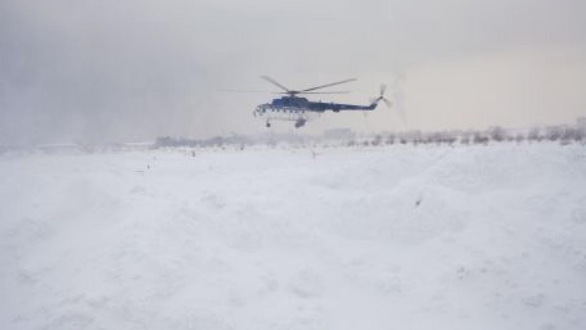 Un bebeluş de trei zile a fost adus cu un elicopter MAI sâmbătă dimineaţă la Bucureşti