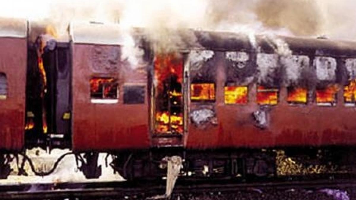 Incendiu într-un tren de interventie CFR, stins cu mare dificultate de pompieri 