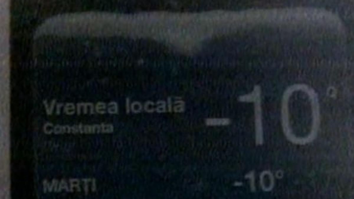 În ciuda gerului, liceenii din România se îmbracă după ultima fiţă. Căciulile şi mănuşile sunt interzise