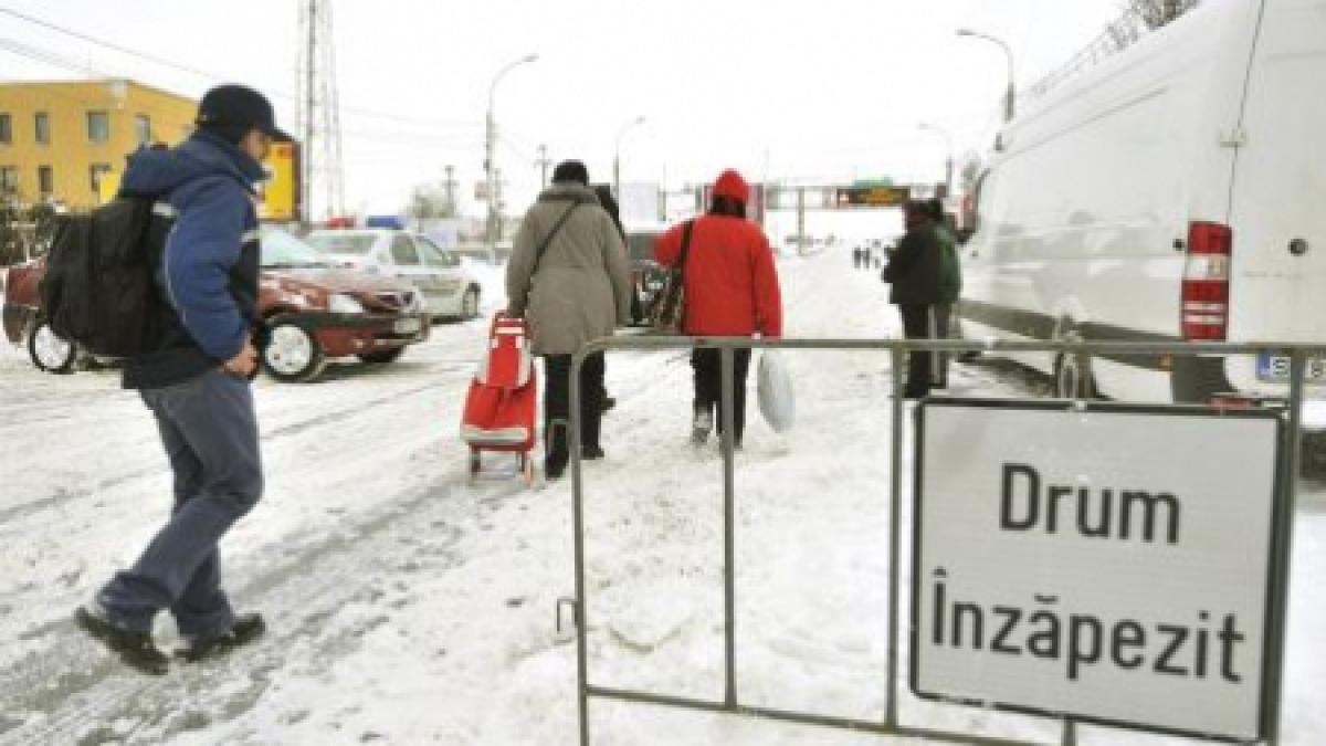 Trafic întrerupt, pe şapte drumuri naţionale din Buzău, Tulcea şi Vrancea. DN din Giurgiu, deblocate