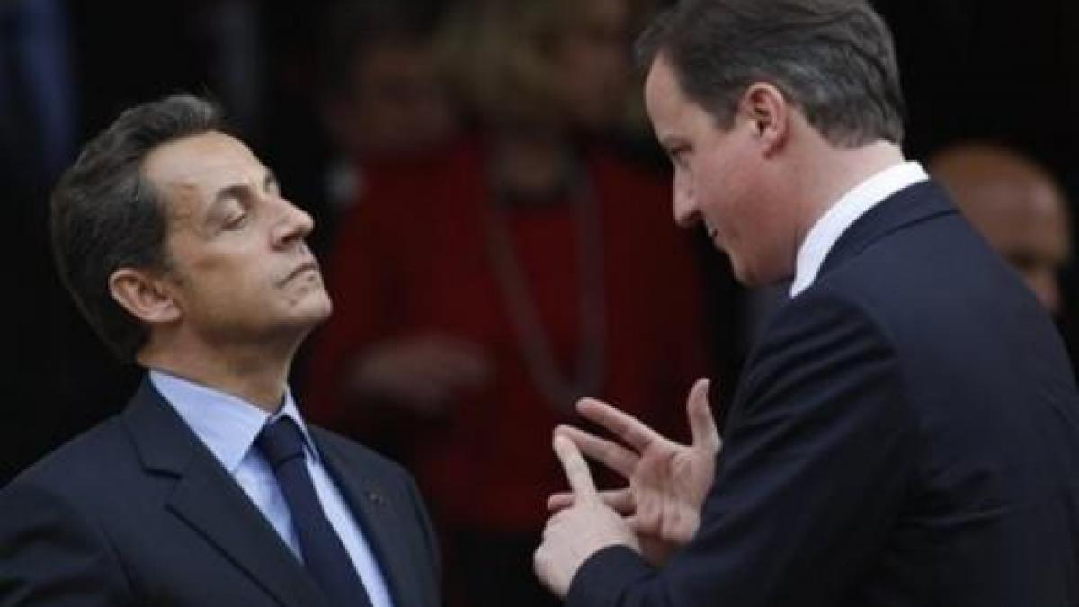 David Cameron, &quot;pedepsit&quot; la summitul UE. A fost ignorat de Sarkozy la poza de grup