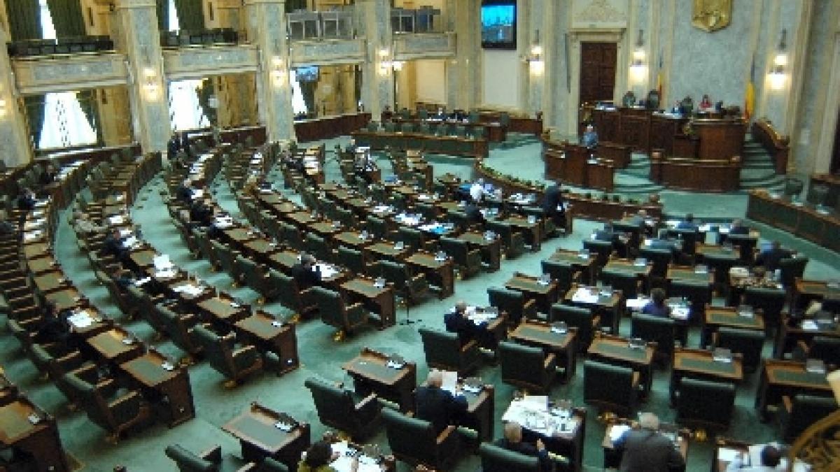 Parlamentul începe astăzi o nouă sesiune ordinară, cu protestul opoziţiei