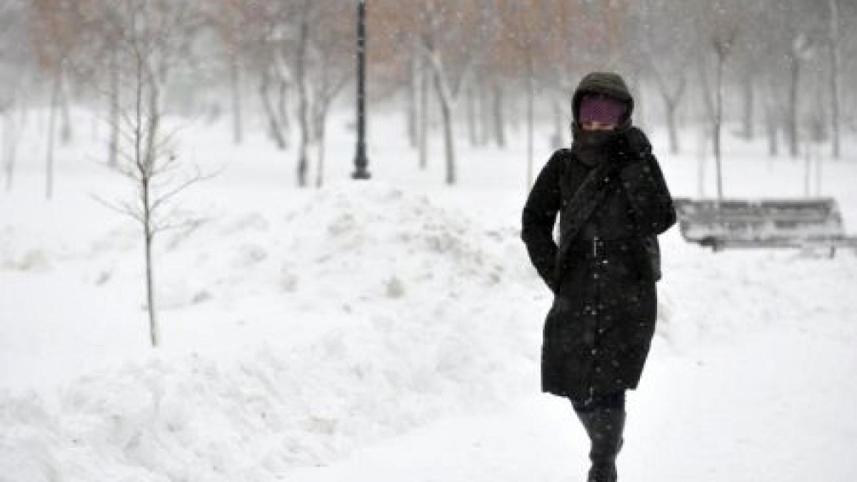 Ninsori abundente şi viscol la sfârşit de săptămână. Vezi prognoza meteo de weekend