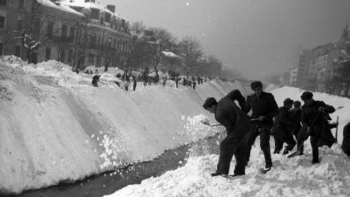 URGIA din 1954. Video cu DEZASTRUL provocat de zăpadă şi viscol