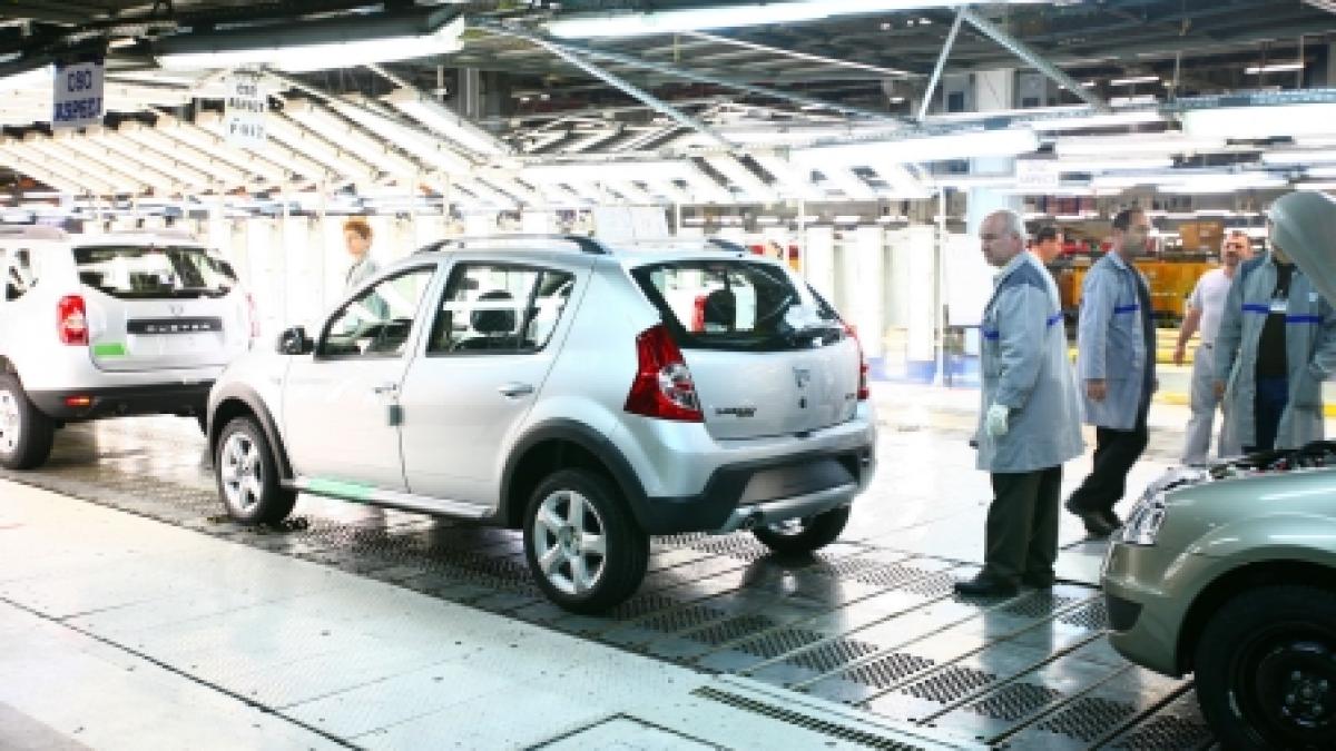 Uzina Dacia, închisă până luni. Angajaţii nu pot ajunge la serviciu din cauza ninsorii