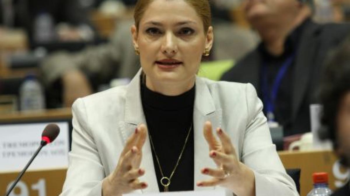 Ramona Mănescu: Guvernul român a încălcat din nou principiile democraţiei, prin semnarea ACTA