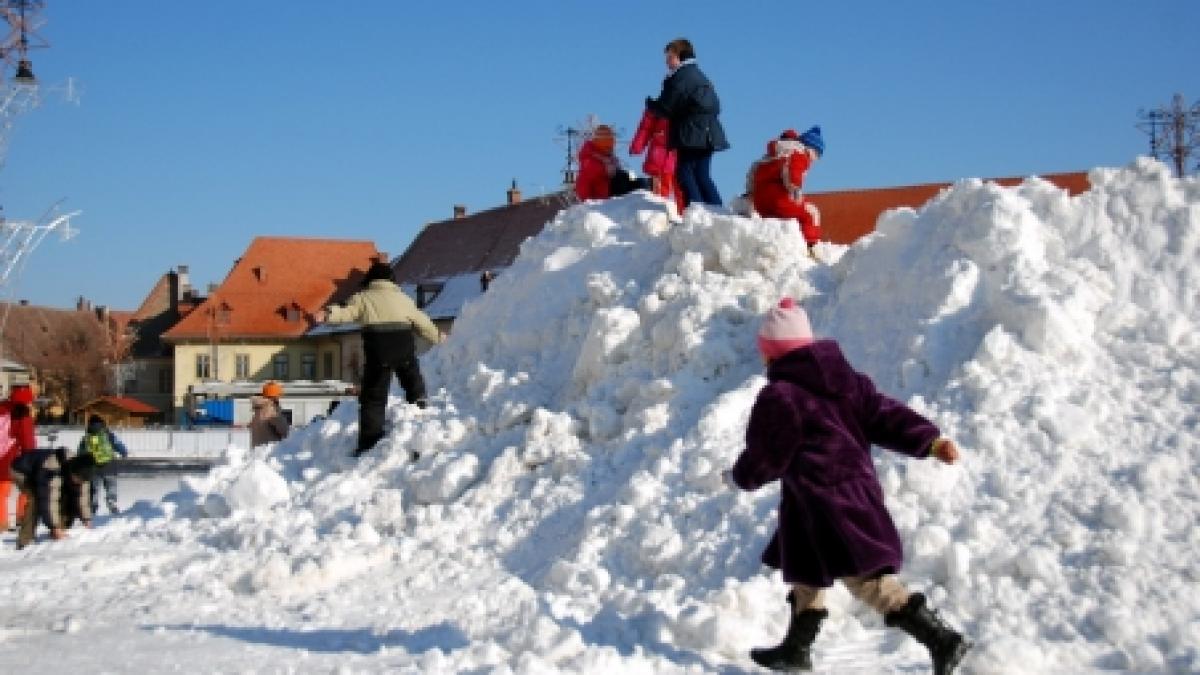 Toate şcolile din Bucureşti vor fi închise luni şi marţi, din cauza vremii