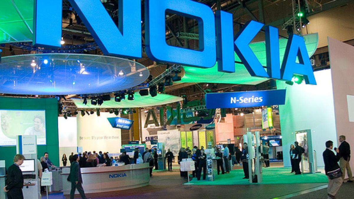 Nokia va concedia 4.000 de angajaţi pentru a reduce costurile. Compania mută producţia în Asia