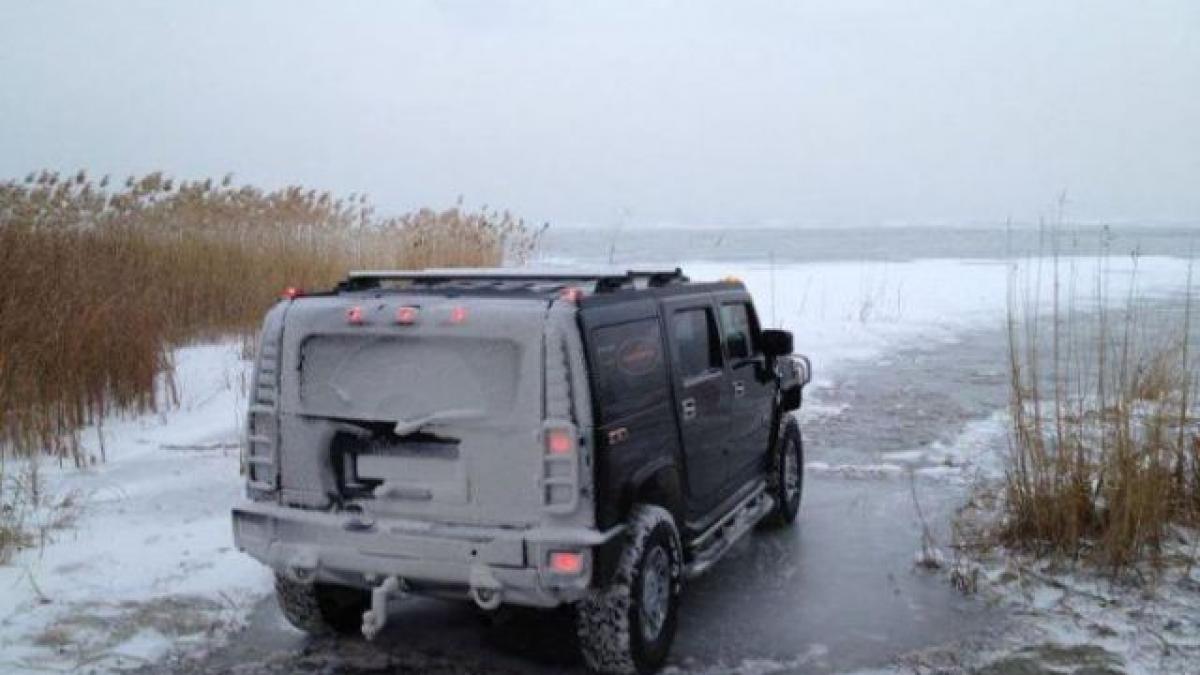 Două Hummer şi un lac îngheţat ! Care-i mai tare ? :)