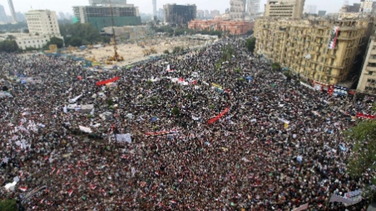 Egiptul fierbe, cu o zi înainte de celebrarea unui an de la înlăturarea lui Mubarak 