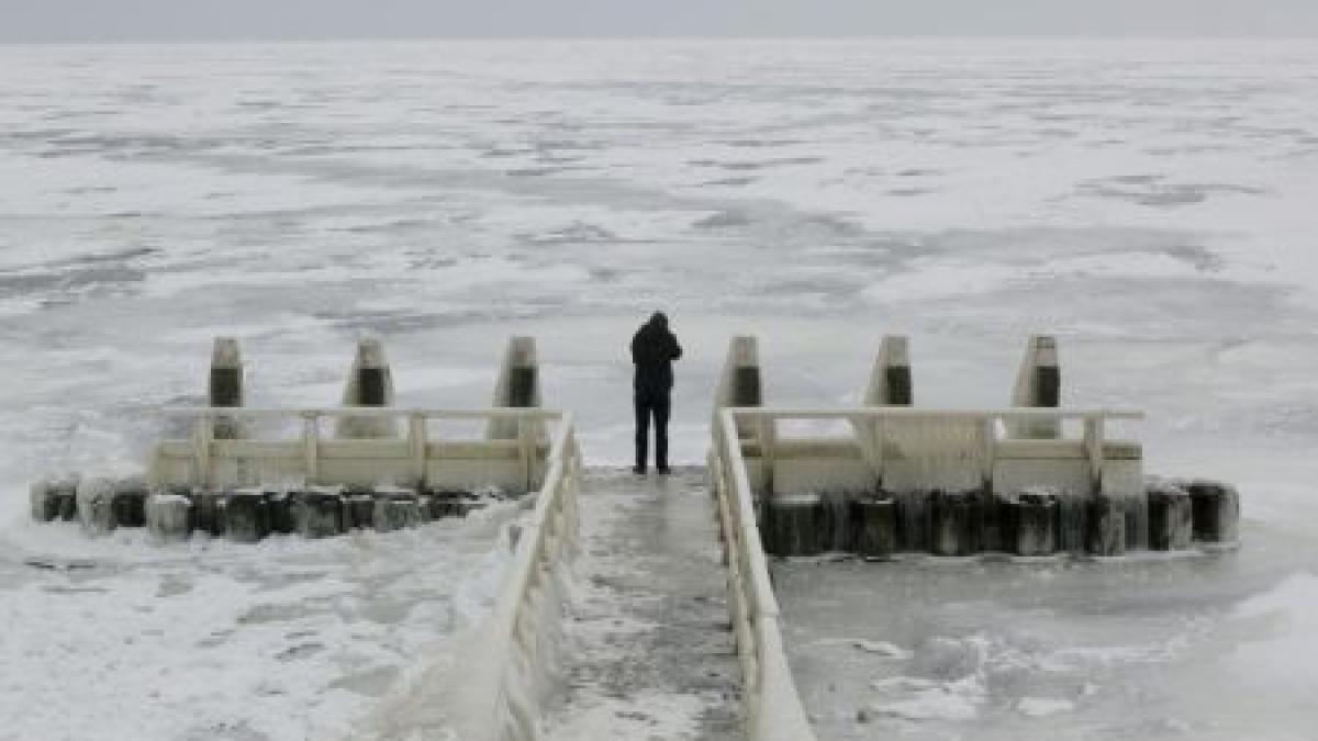 O Europă îngheţată! Trafic fluvial blocat. Sunt probleme mari şi pe şosele