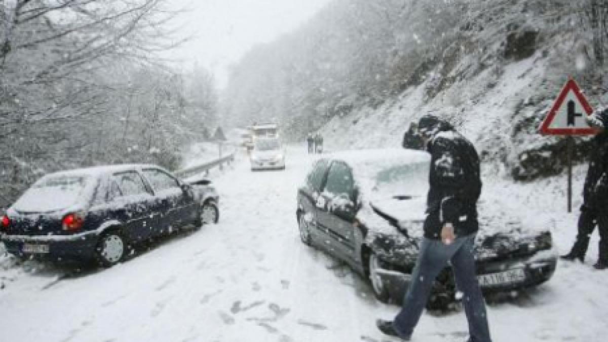 Şoseaua de Centură a Capitalei, închisă pentru deszăpezire. Nu se poate circula nici pe A2. Vezi drumurile cu restricţii 