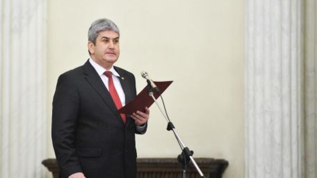 Gabriel Oprea a mulţumit militarilor care au participat la misiunile de intervenţie din ţară