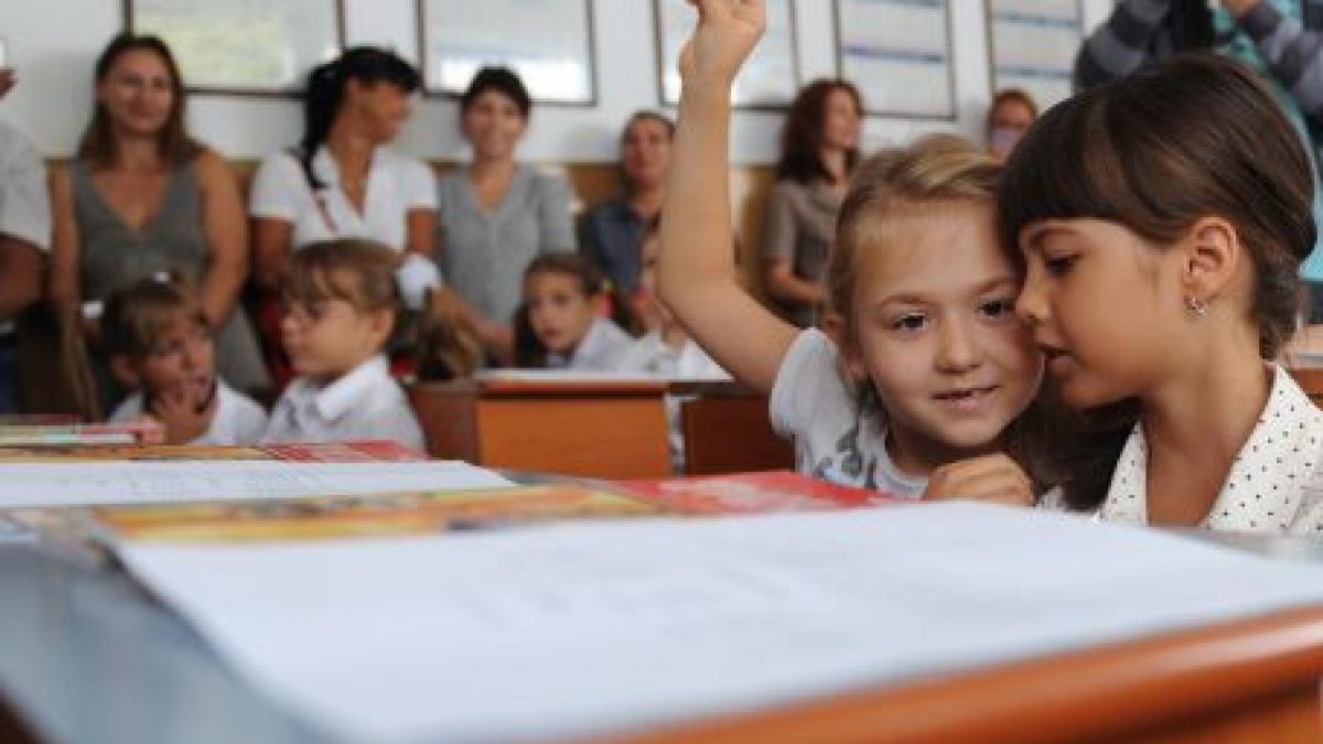 Ministerul Educaţiei: Circa 3.500 de unităţi de învăţământ sunt afectate de vremea nefavorabilă